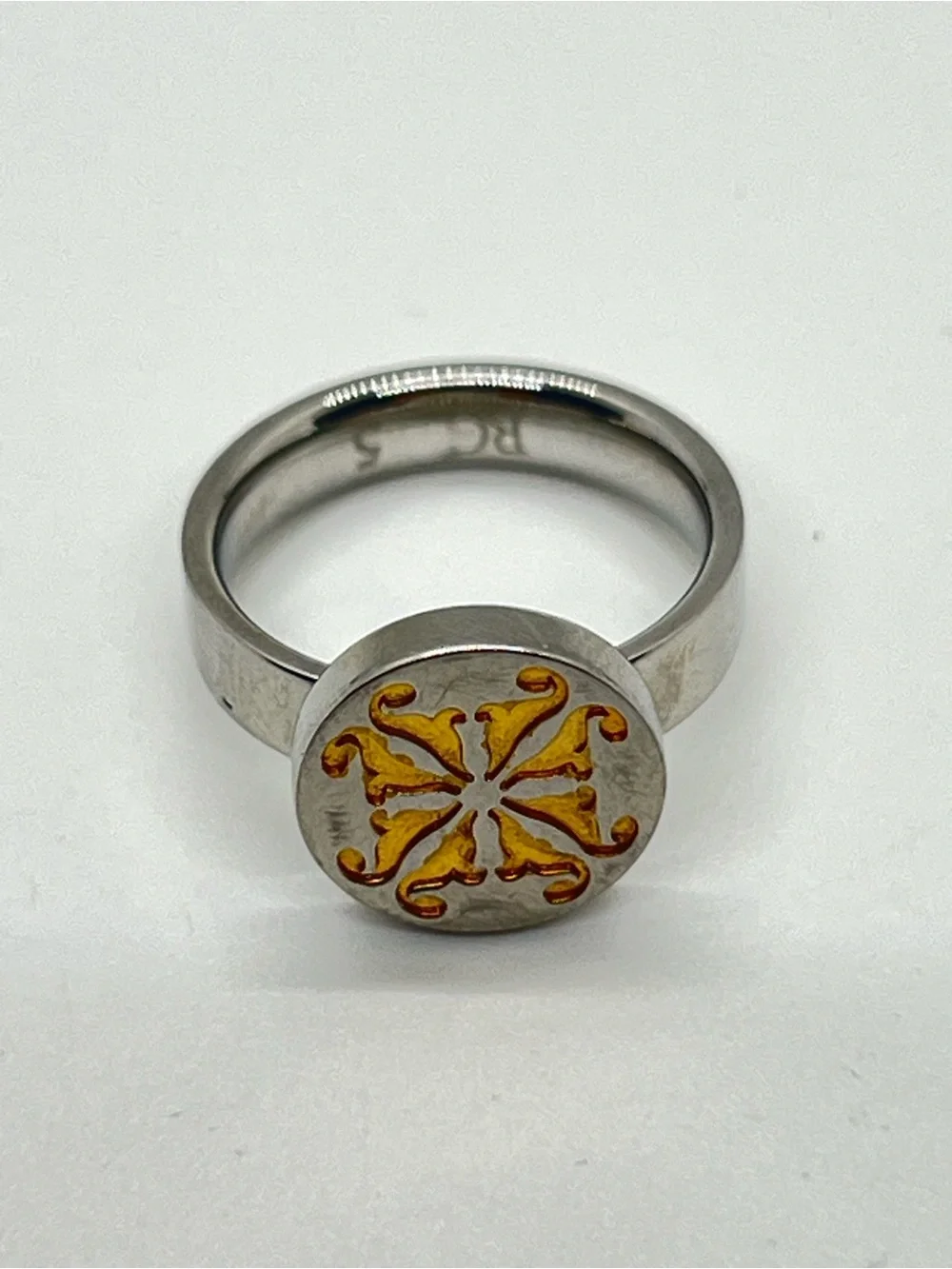 RC Rustic Cuff Mixed Metal Gold Tone Silver Tone Ring Size 5